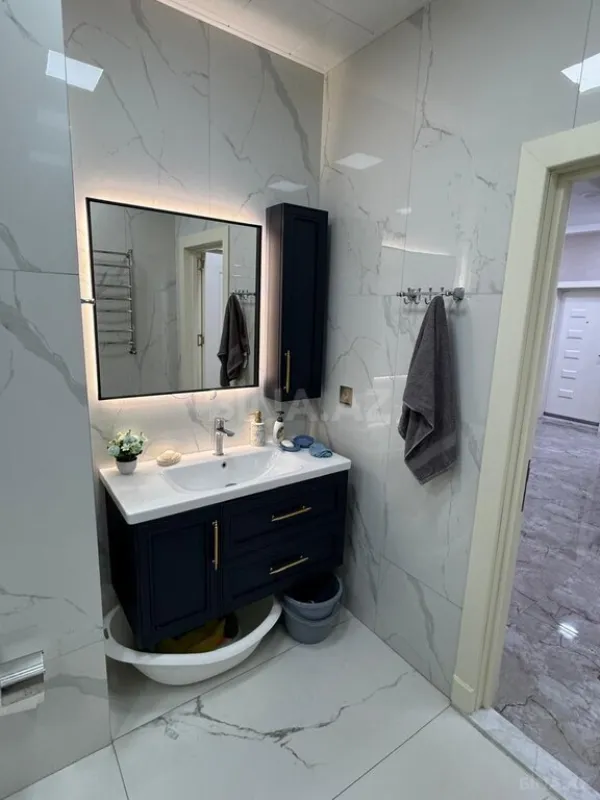 Satılır 4 otaqlı mənzil 178 m²