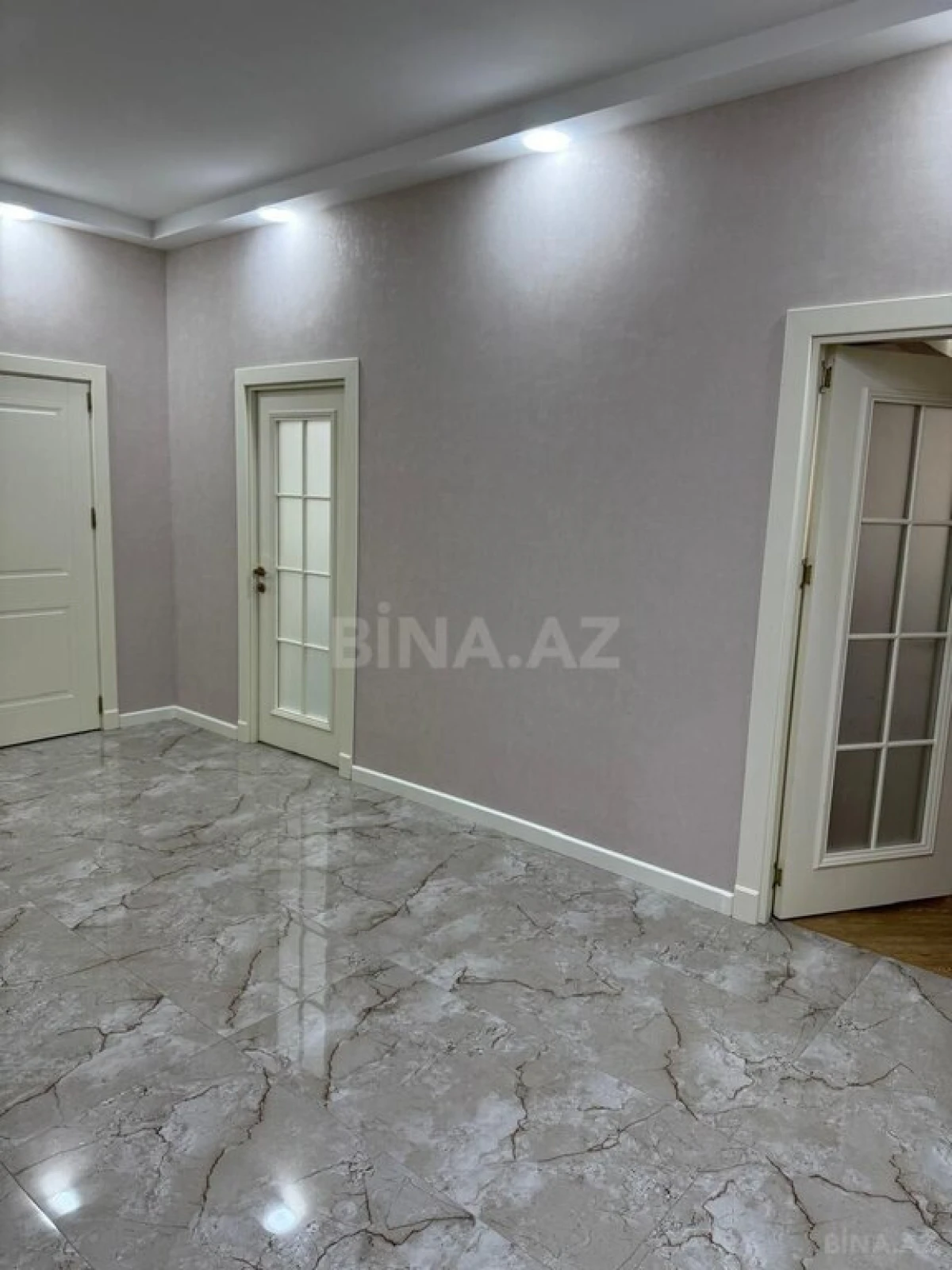 Satılır 4 otaqlı mənzil 178 m²