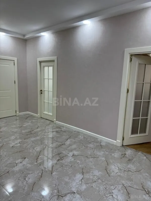 Satılır 4 otaqlı mənzil 178 m²