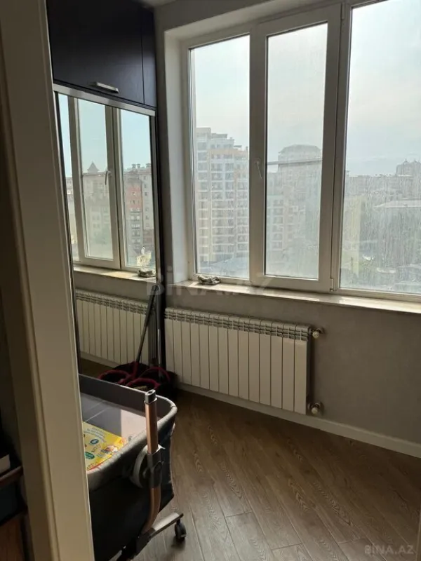 Satılır 4 otaqlı mənzil 178 m²