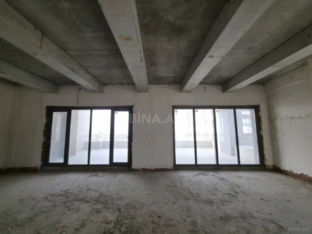 Satılır 4 otaqlı mənzil 324 m²