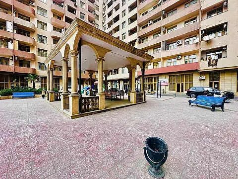 Satılır 4 otaqlı mənzil 196 m²
