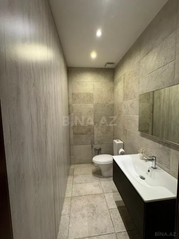 Satılır 4 otaqlı mənzil 196 m²