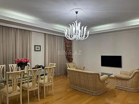 Satılır 4 otaqlı mənzil 196 m²
