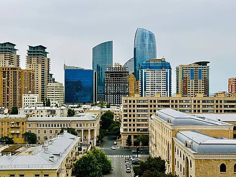 Satılır 4 otaqlı mənzil 196 m²