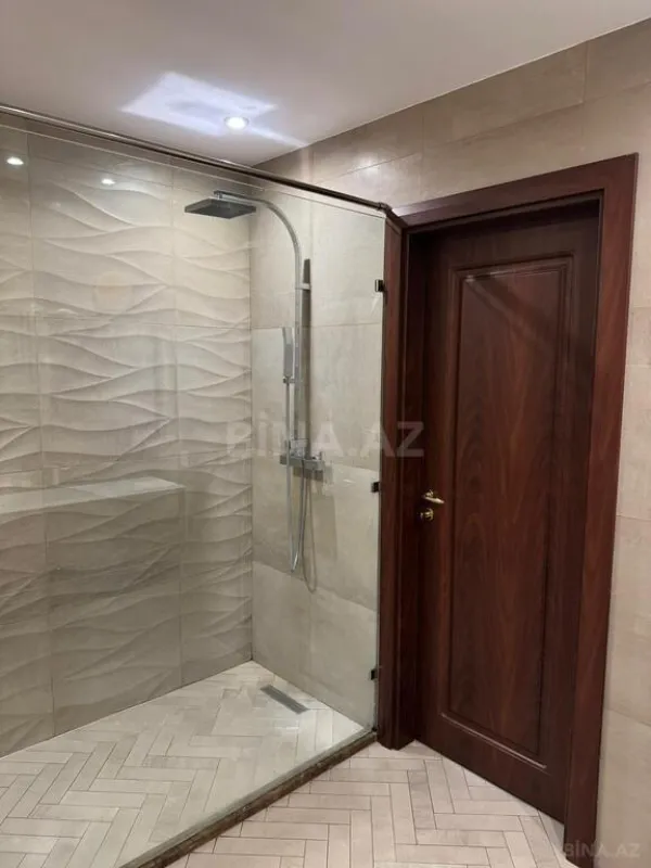 Satılır 4 otaqlı mənzil 196 m²