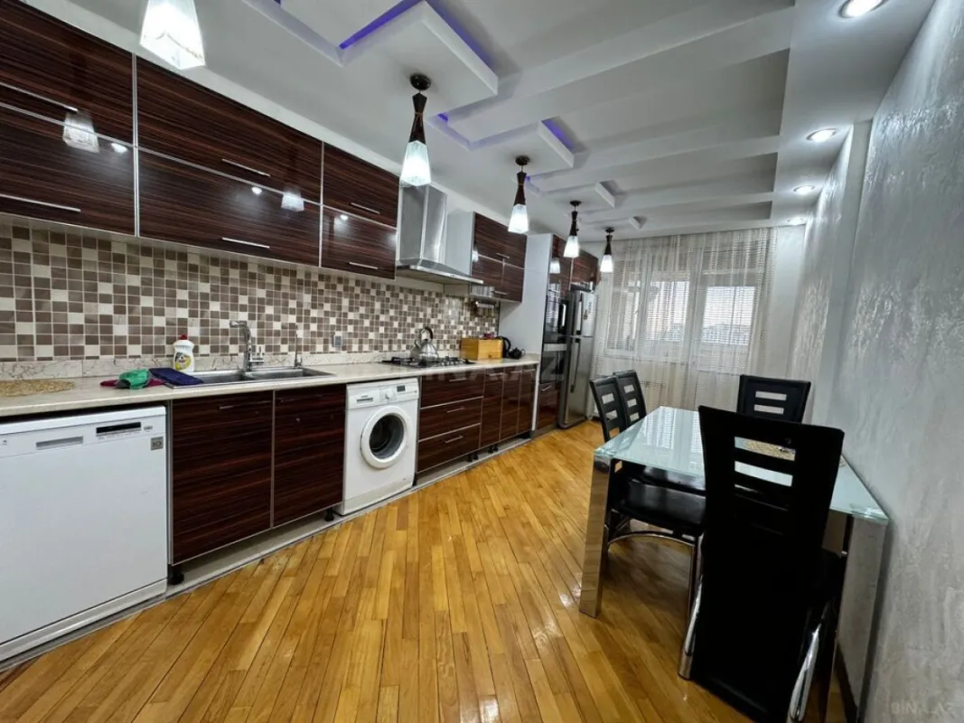 Kirayə verilir 3 otaqlı mənzil 135 m²