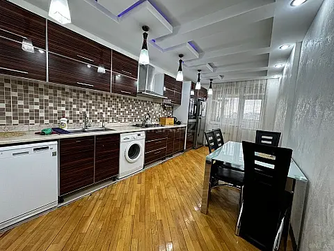 Kirayə verilir 3 otaqlı mənzil 135 m²