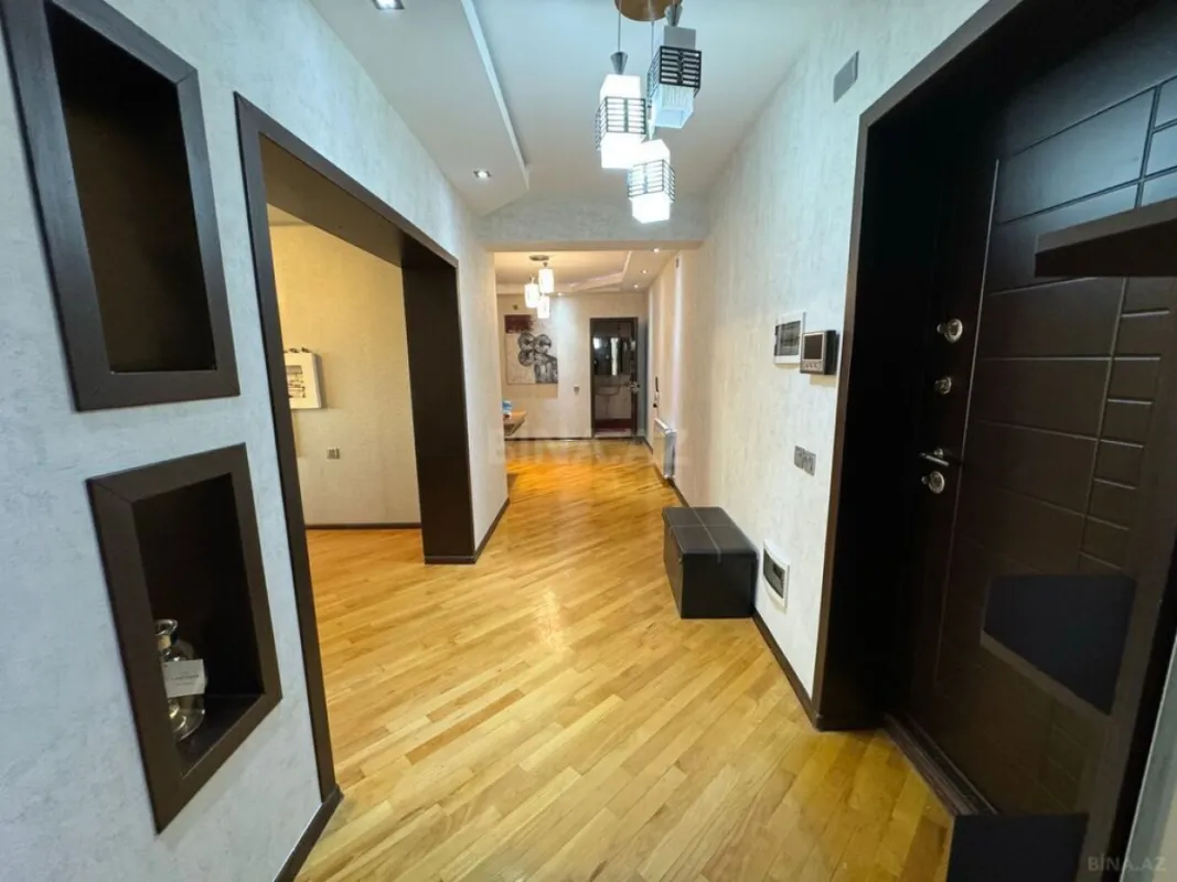 Kirayə verilir 3 otaqlı mənzil 135 m²