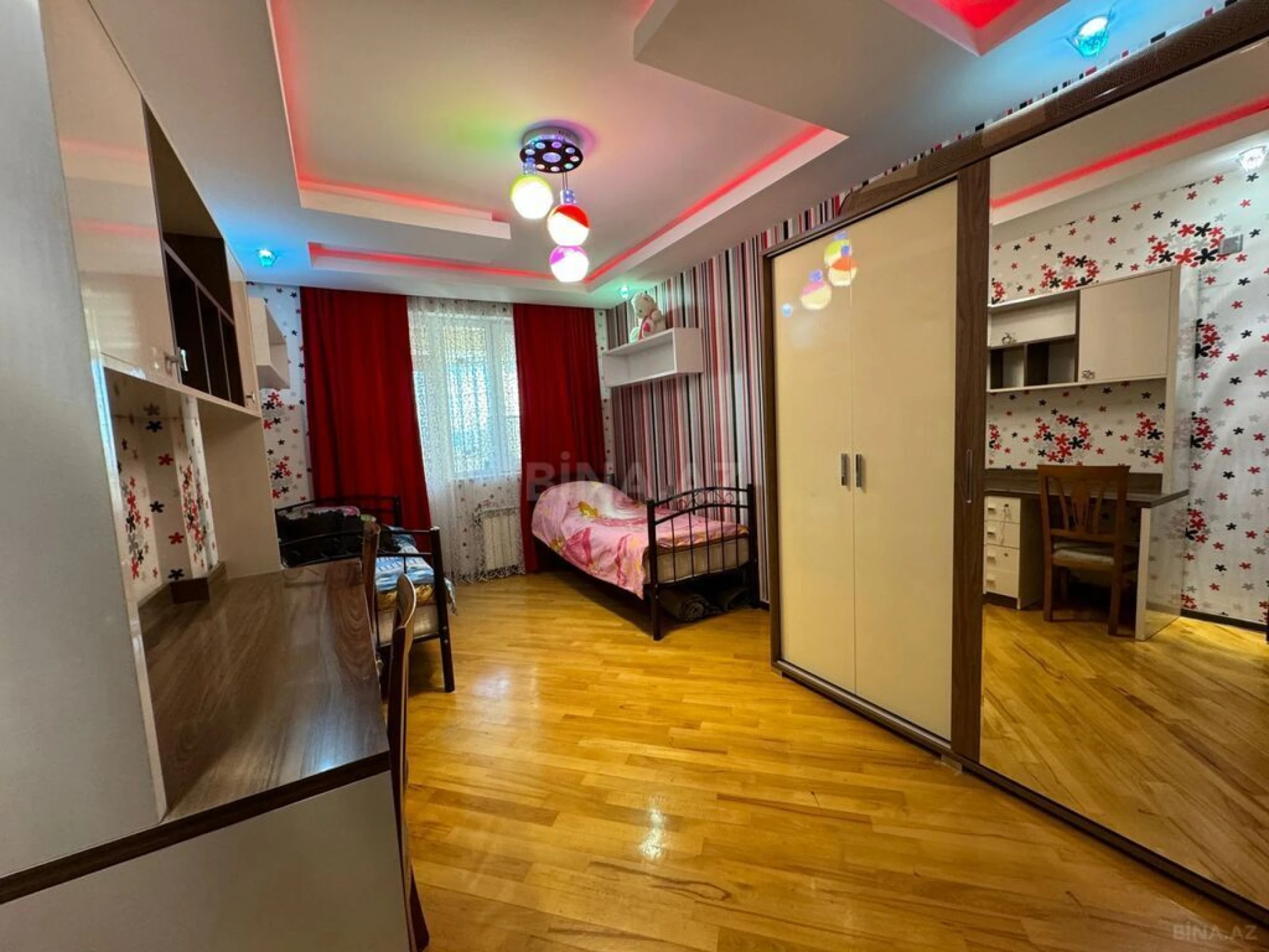 Kirayə verilir 3 otaqlı mənzil 135 m²
