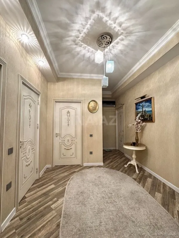 Satılır 3 otaqlı mənzil 115 m²