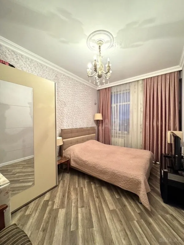 Satılır 3 otaqlı mənzil 115 m²