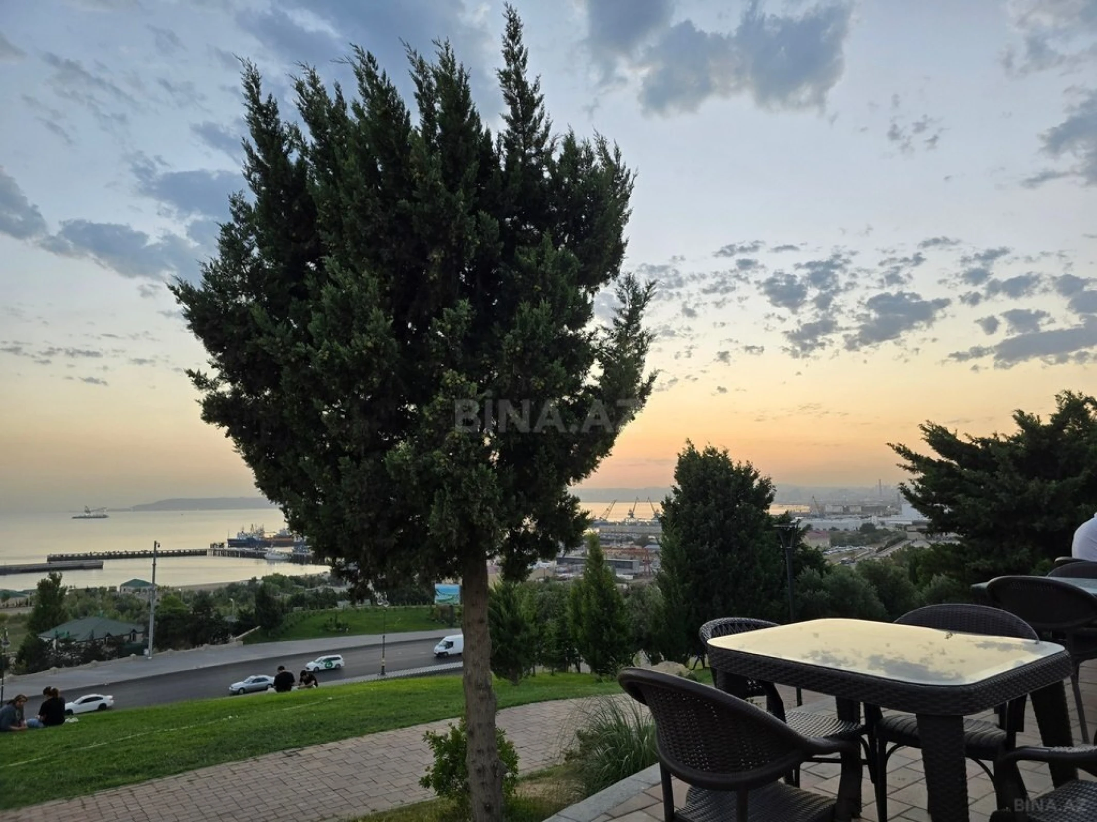 Satılır 4 otaqlı mənzil 148.5 m²