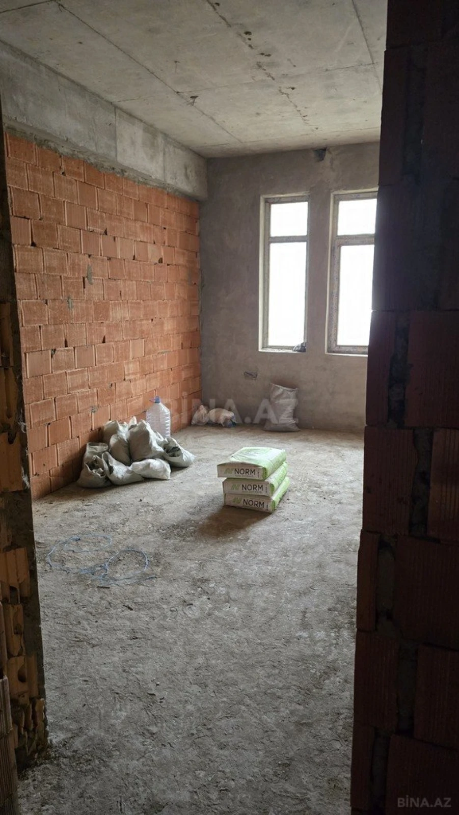 Satılır 4 otaqlı mənzil 148.5 m²