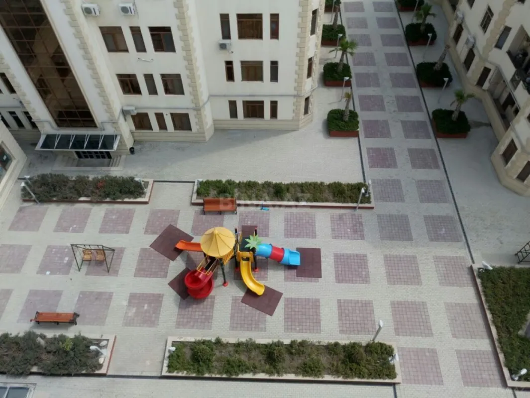 Satılır 4 otaqlı mənzil 148.5 m²