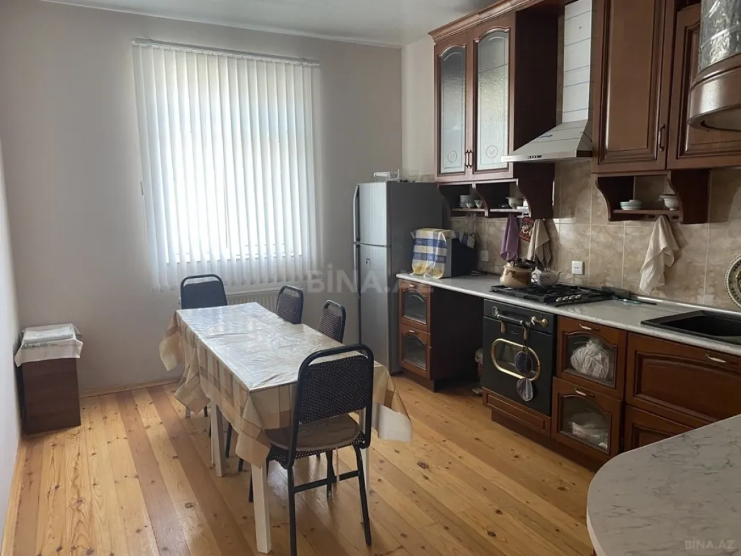Satılır 4 otaqlı həyət evi 280 m²