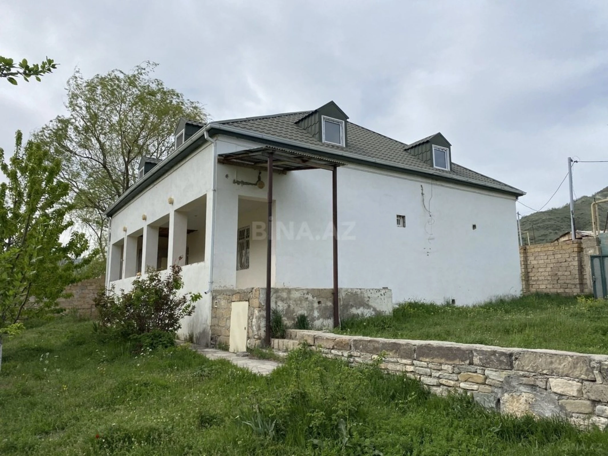 Satılır 4 otaqlı həyət evi 280 m²