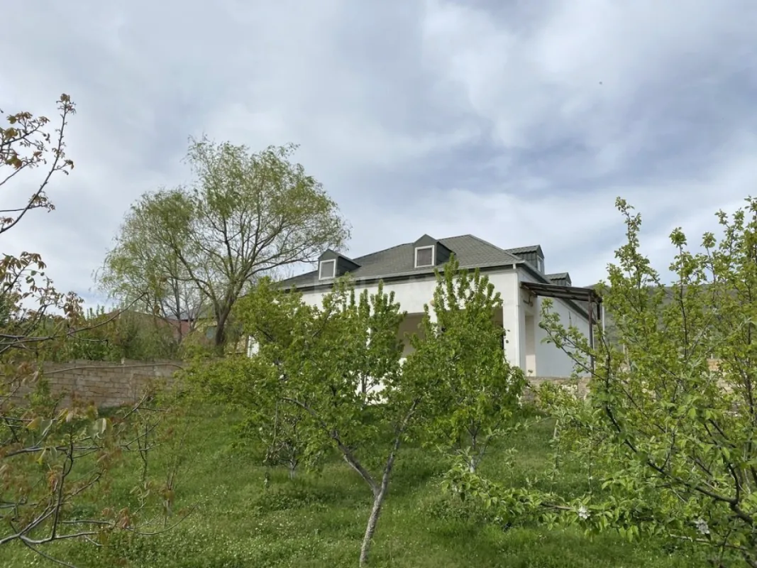 Satılır 4 otaqlı həyət evi 280 m²