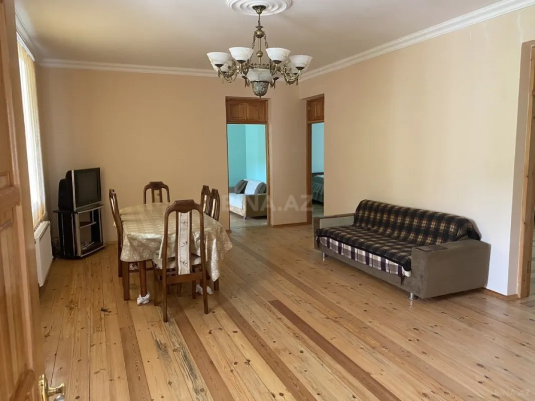 Satılır 4 otaqlı həyət evi 280 m²