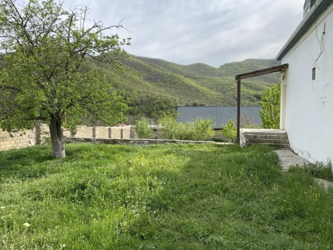 Satılır 4 otaqlı həyət evi 280 m²