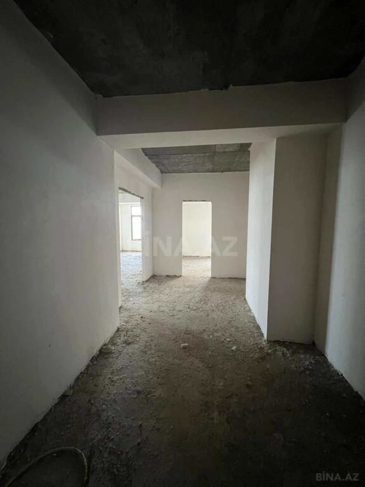 Satılır 4 otaqlı mənzil 171 m²