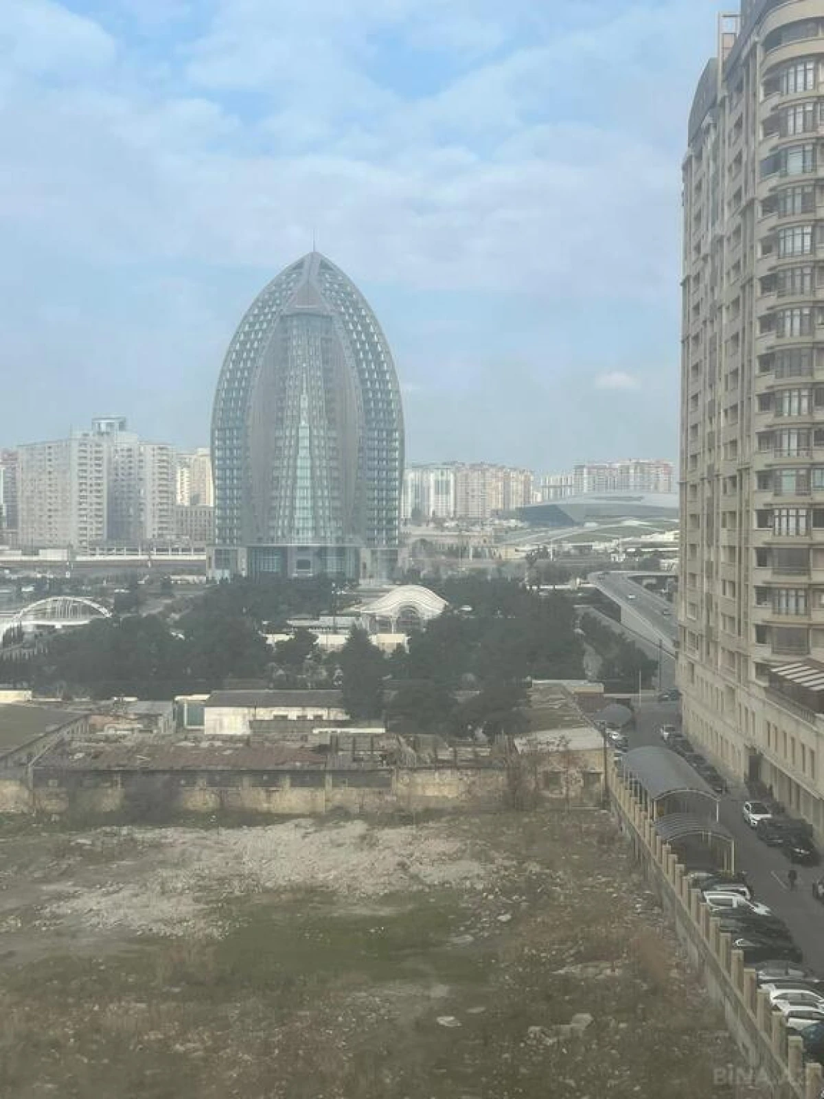 Satılır 4 otaqlı mənzil 171 m²