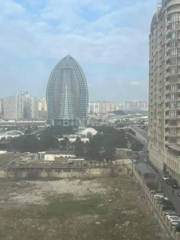 Satılır 4 otaqlı mənzil 171 m²