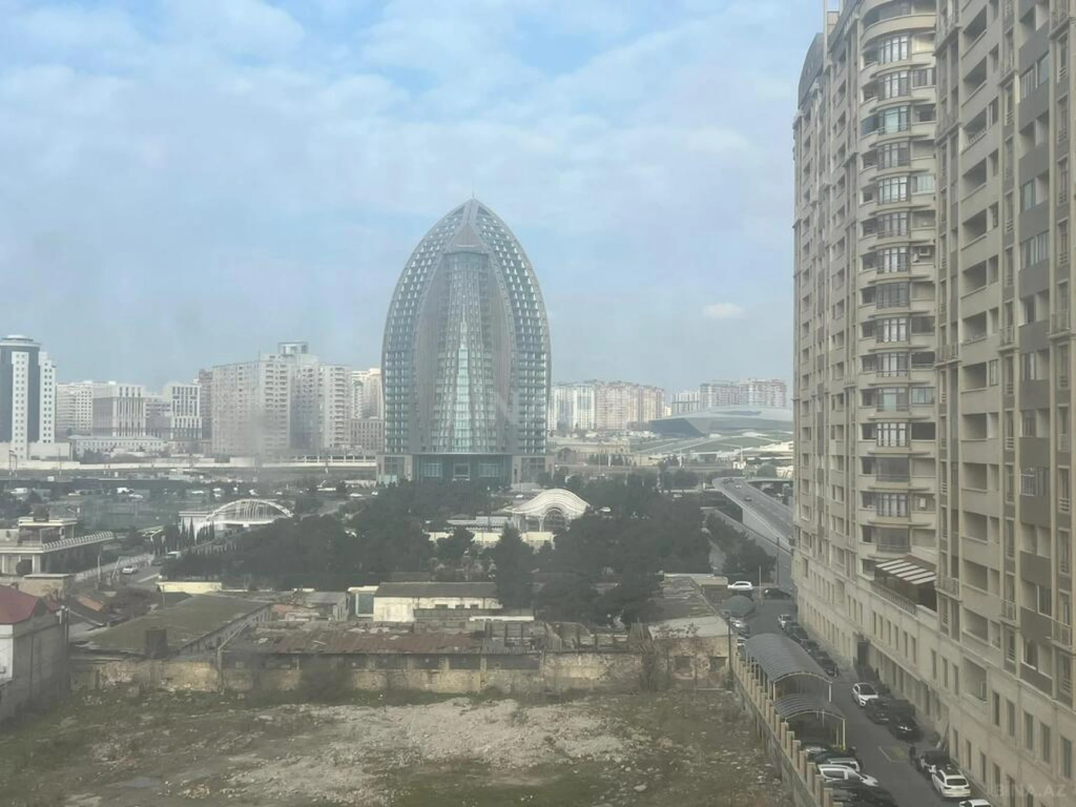 Satılır 4 otaqlı mənzil 171 m²