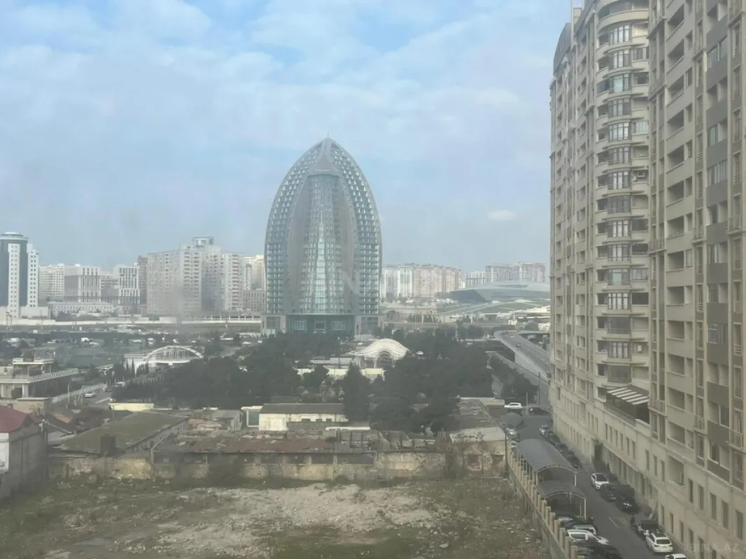 Satılır 4 otaqlı mənzil 171 m²