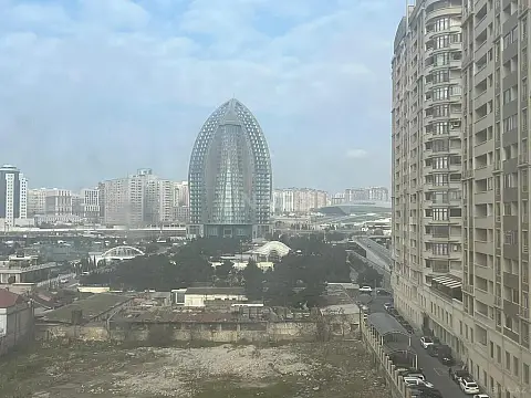 Satılır 4 otaqlı mənzil 171 m²