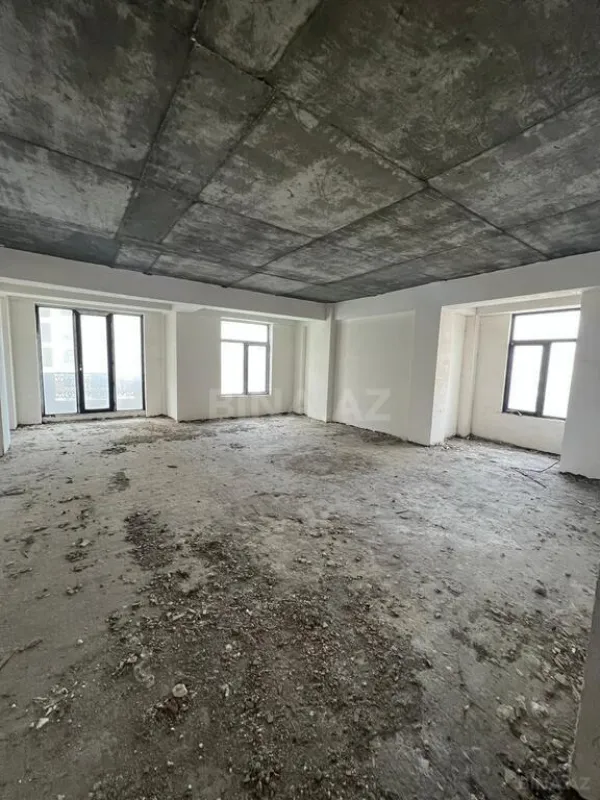 Satılır 4 otaqlı mənzil 171 m²