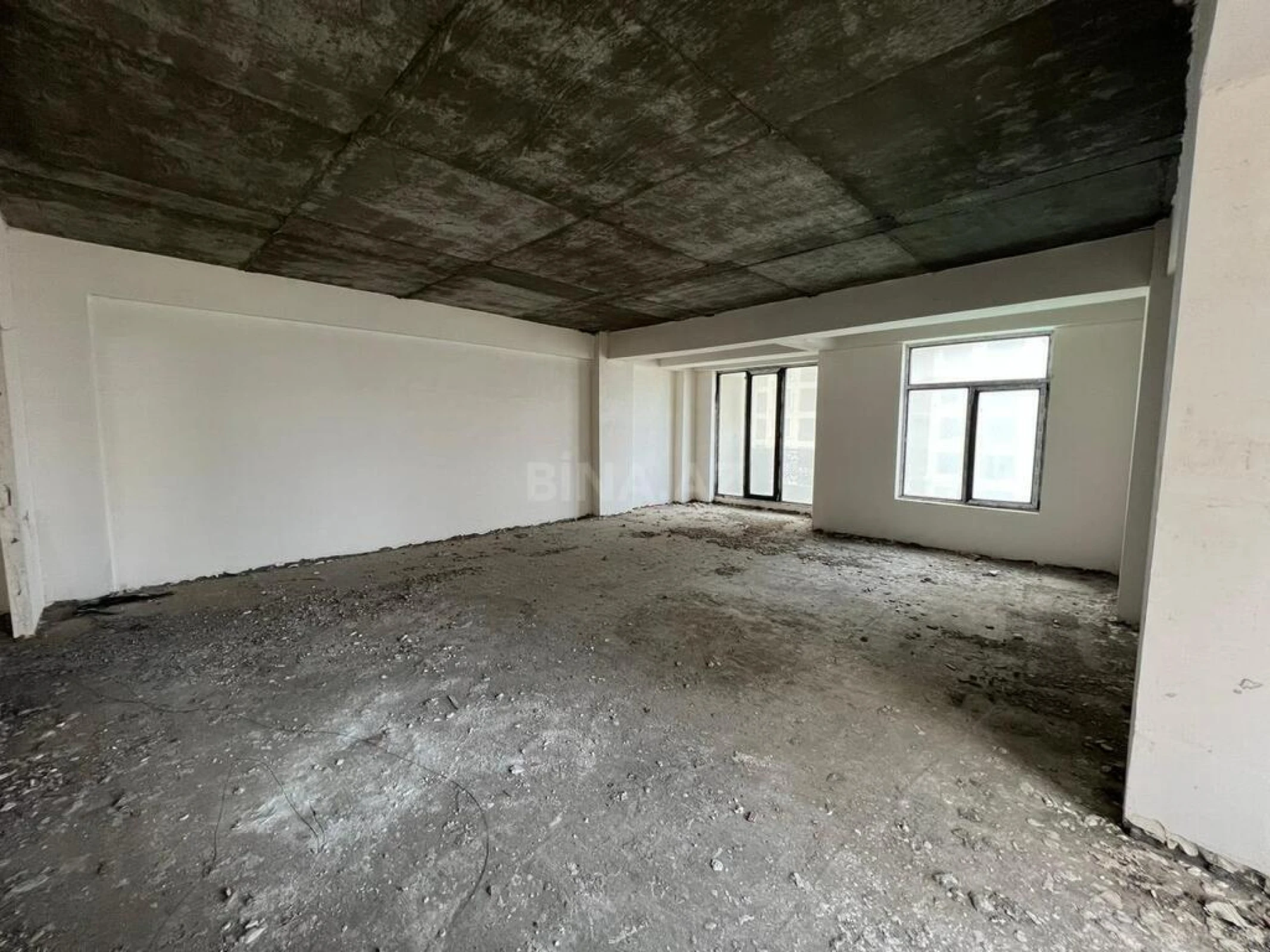 Satılır 4 otaqlı mənzil 171 m²