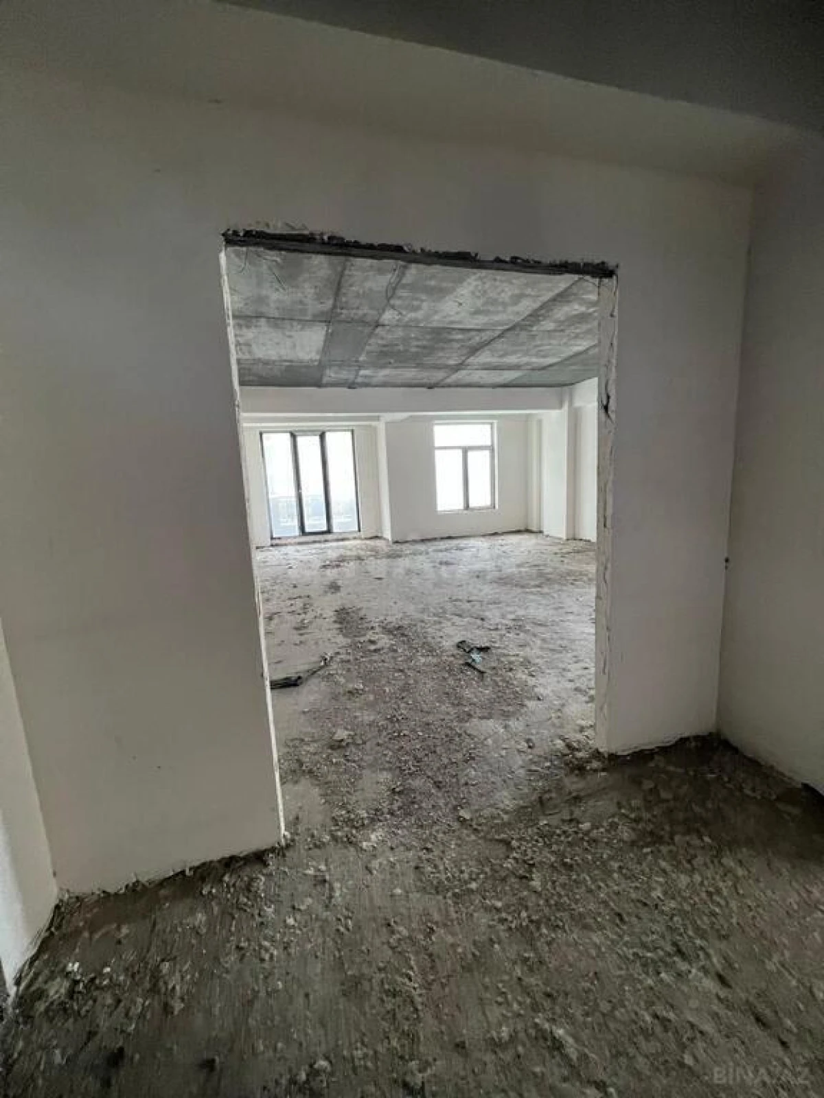 Satılır 4 otaqlı mənzil 171 m²