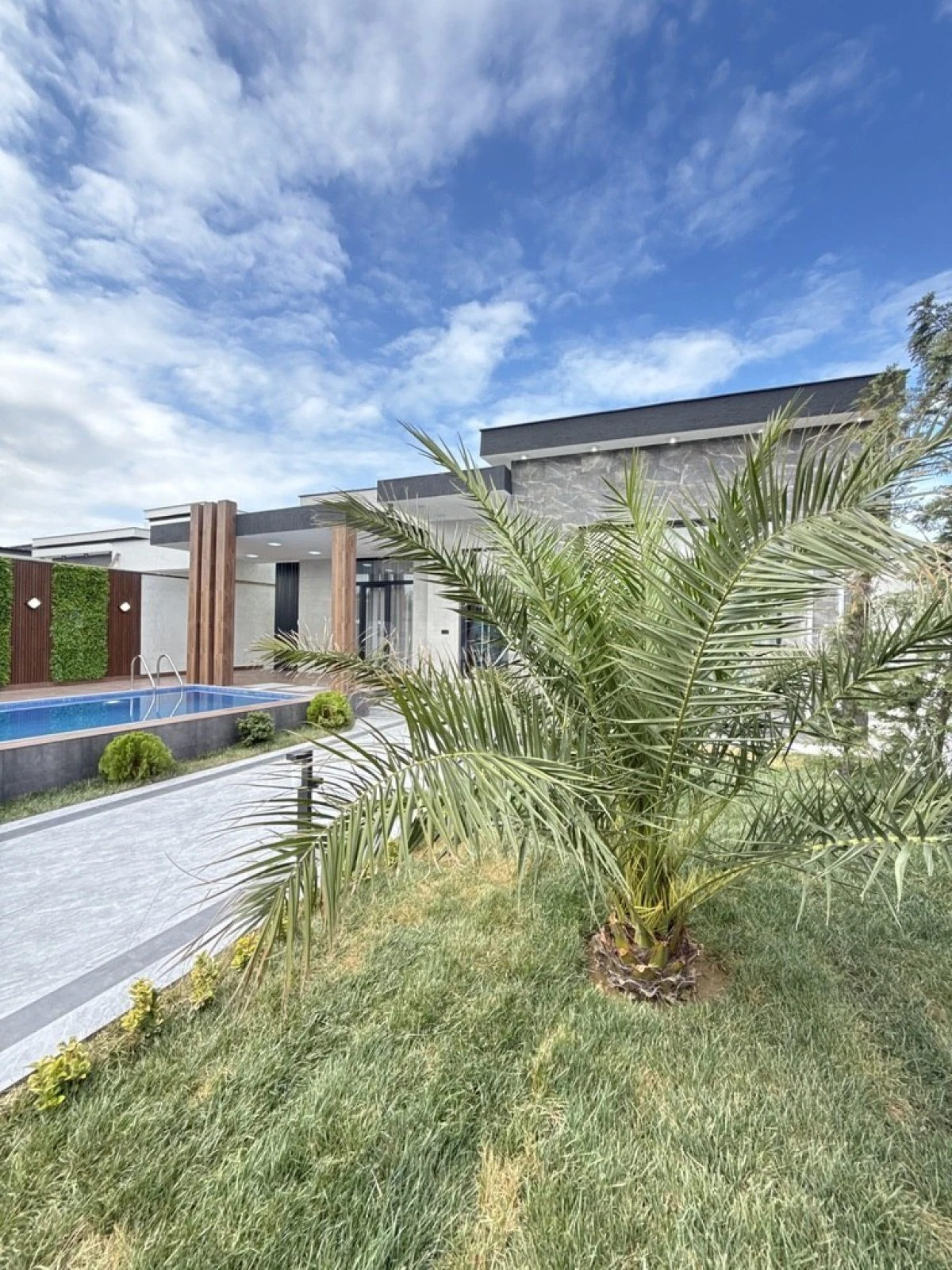 Satılır 4 otaqlı həyət evi 165 m²