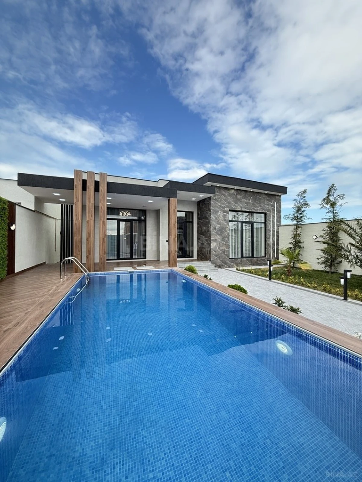 Satılır 4 otaqlı həyət evi 165 m²