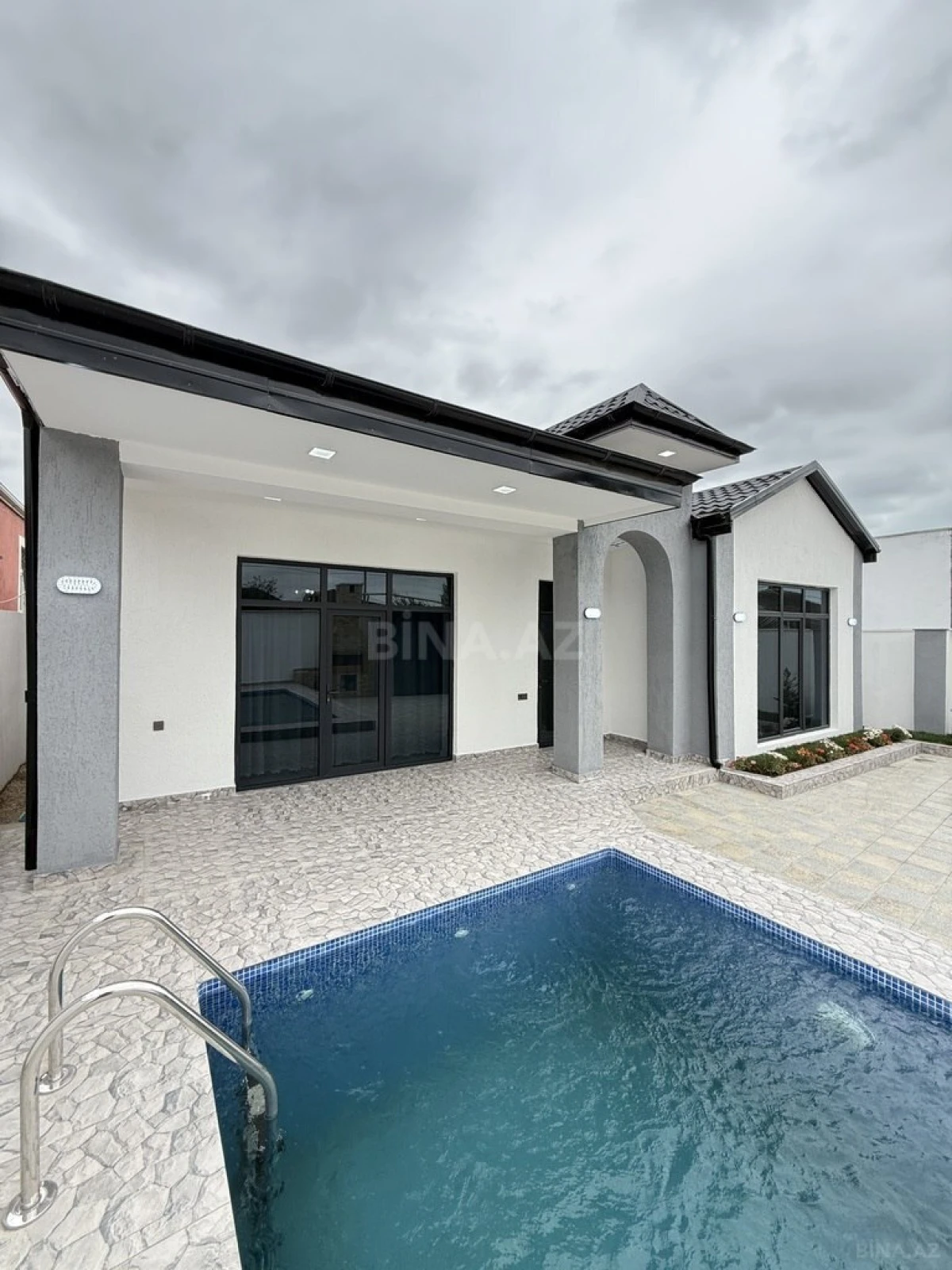 Satılır 4 otaqlı həyət evi 135 m²