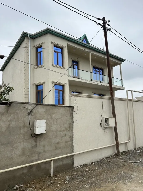 Satılır 5 otaqlı həyət evi 250 m²