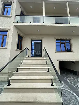 Satılır 5 otaqlı həyət evi 250 m²