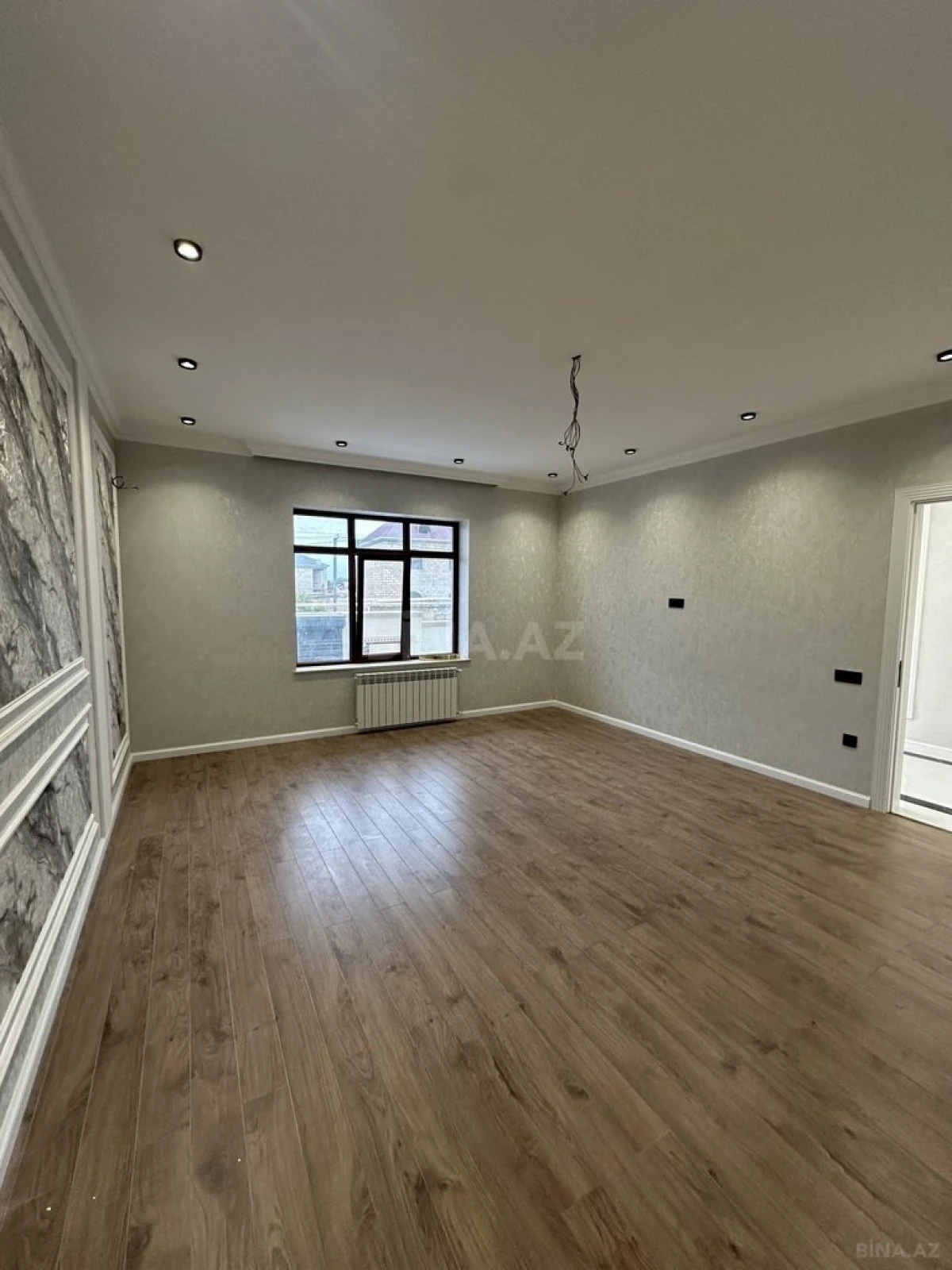 Satılır 5 otaqlı həyət evi 250 m²