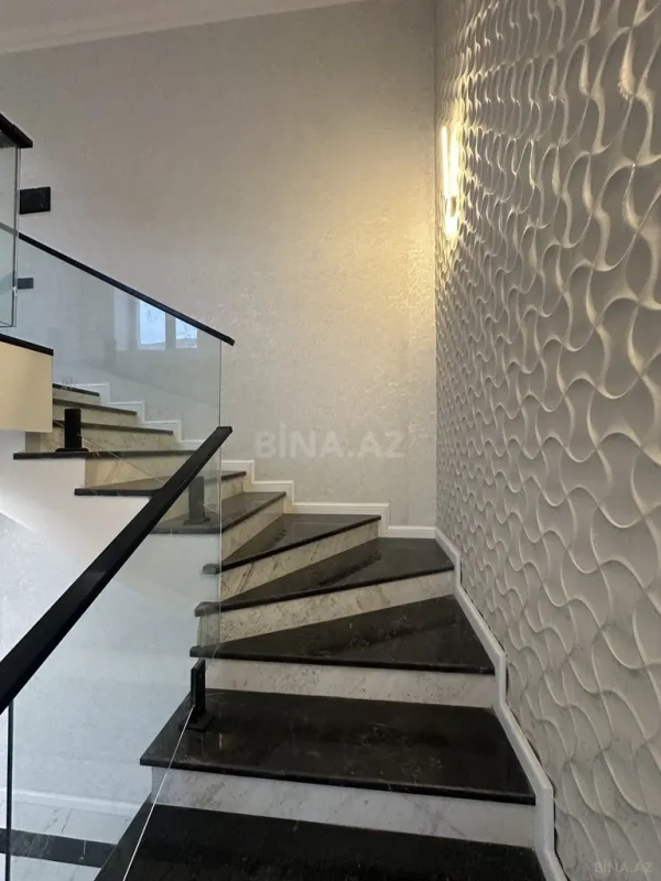 Satılır 5 otaqlı həyət evi 250 m²