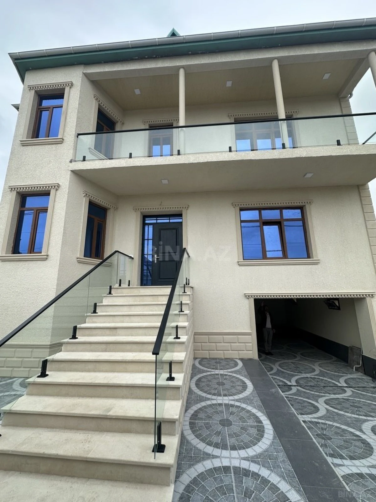 Satılır 5 otaqlı həyət evi 250 m²