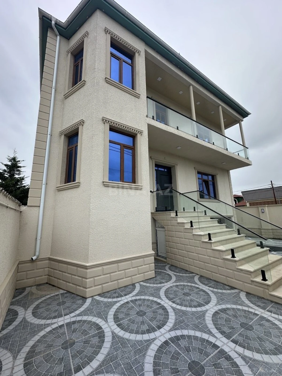 Satılır 5 otaqlı həyət evi 250 m²