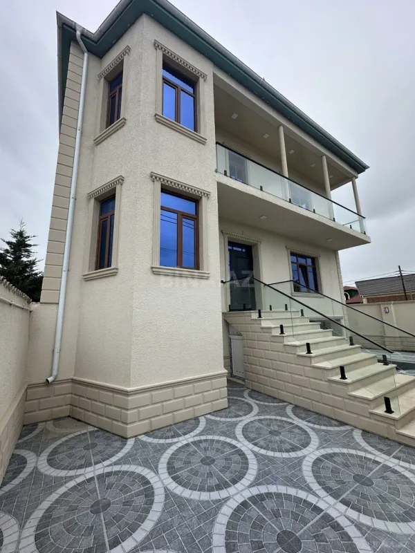 Satılır 5 otaqlı həyət evi 250 m²