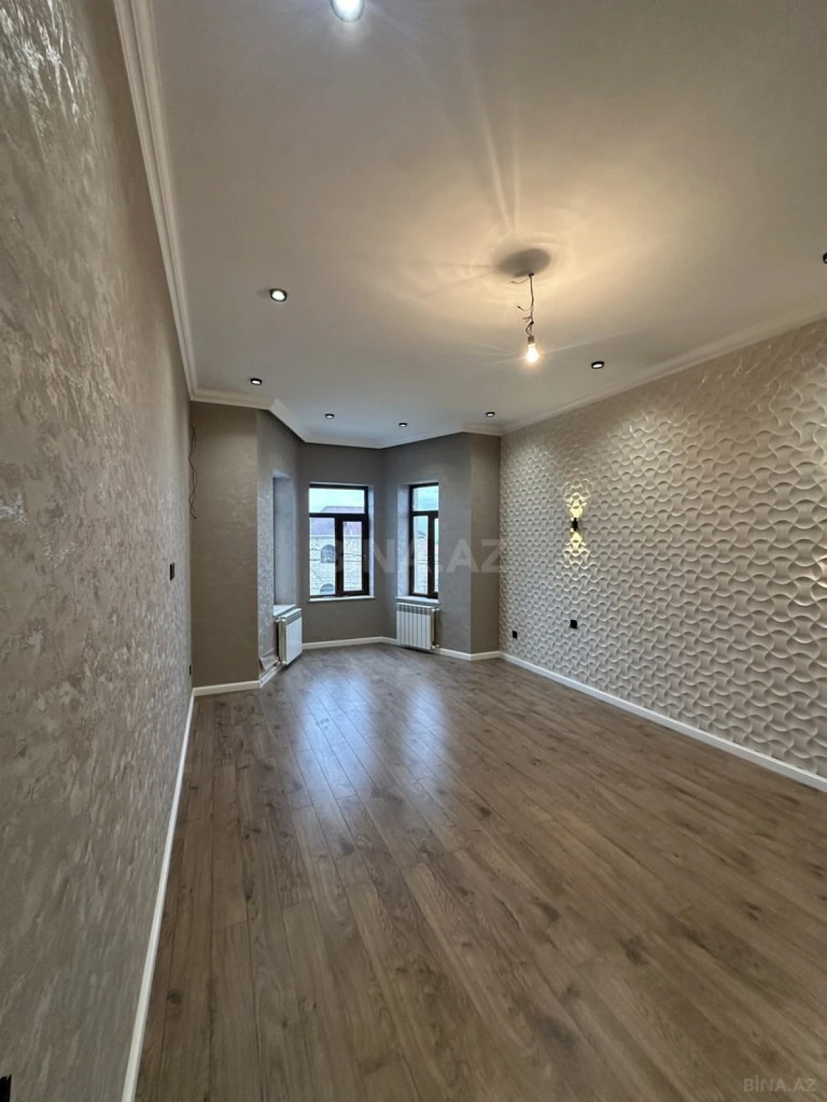 Satılır 5 otaqlı həyət evi 250 m²