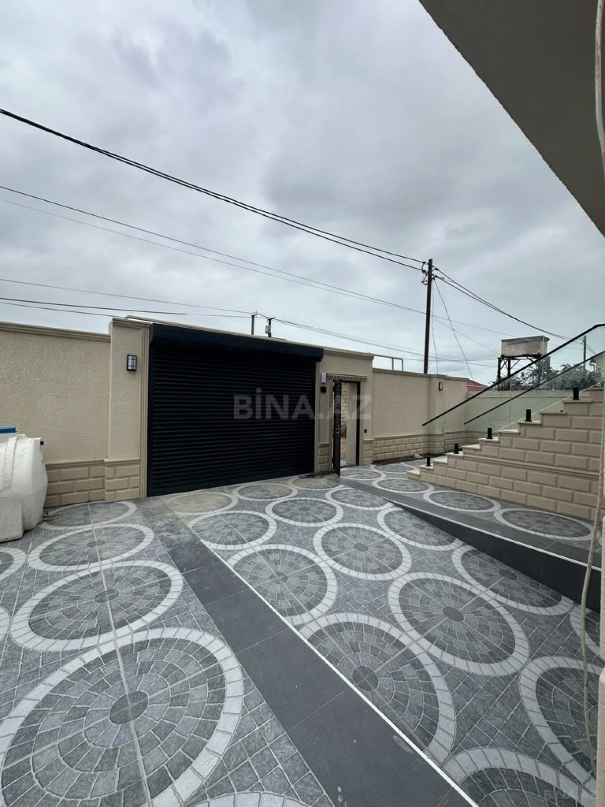 Satılır 5 otaqlı həyət evi 250 m²