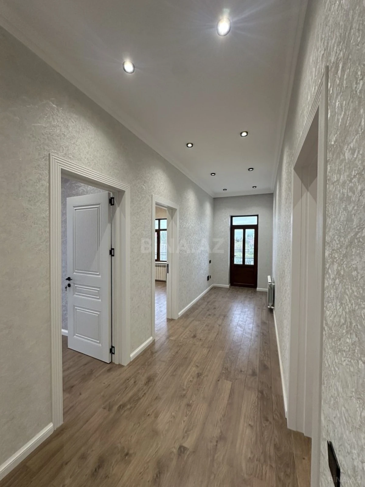 Satılır 5 otaqlı həyət evi 250 m²
