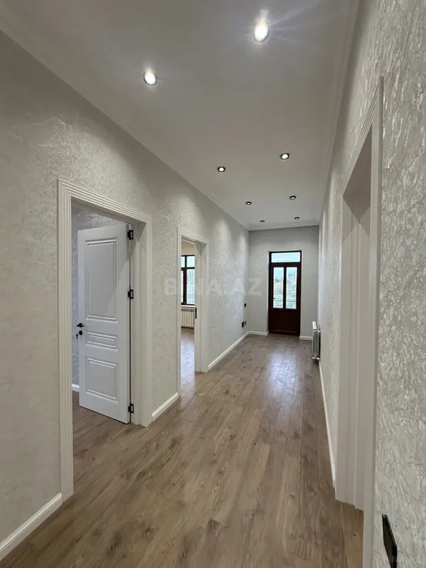 Satılır 5 otaqlı həyət evi 250 m²