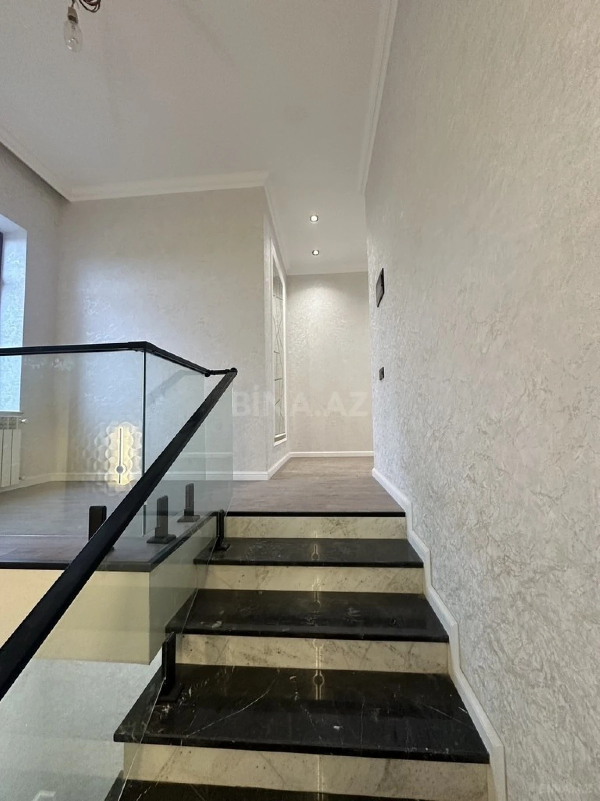 Satılır 5 otaqlı həyət evi 250 m²