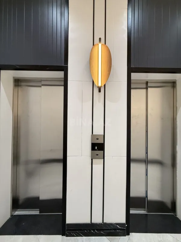 Satılır 4 otaqlı mənzil 210.5 m²