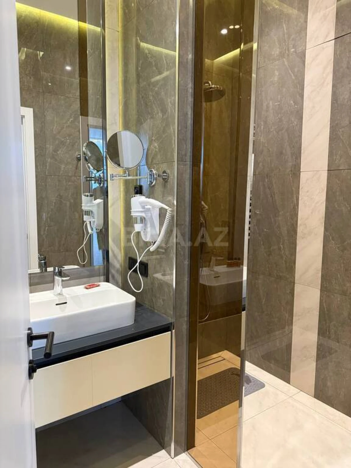 Satılır 2 otaqlı mənzil 198 m²